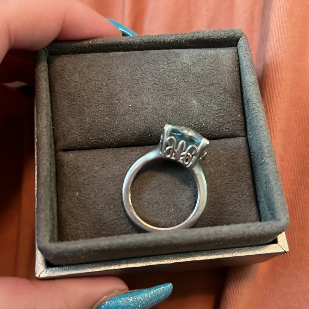 Blue topaz ring - Picture 2 of 2